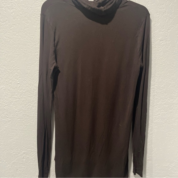 Cabi Ganache Turtle Tee Size M Brown Cowl Neck Long Sleeve Thumb Hole Top #3811 - Picture 6 of 6